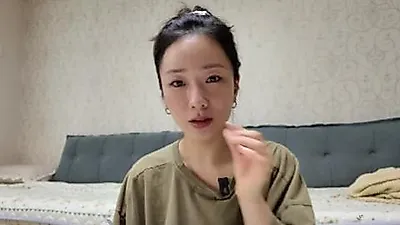 Yoon Bo-mi cua Apink: "Vi bo me dieu hanh cua hang tien loi, toi kho cuong lai do an lien"