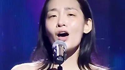 Kim Min Ha gây sốt với mặt mộc và giọng hát đầy bất ngờ