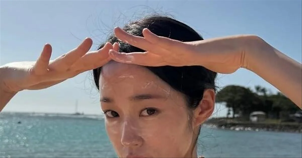 卢允瑞夏威夷度假，豹纹比基尼造型尽显反差魅力