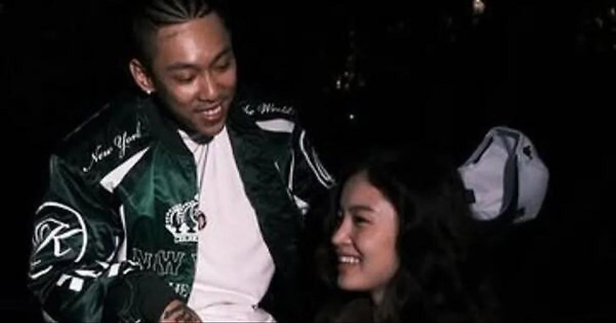Dok2在蒙古舞台向Lee Hi下跪，引发“结婚传闻”
