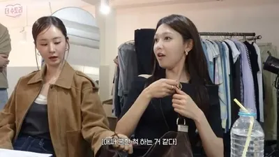 Sooyoung Teases Kwon Yuri Over Unremoved Dior Bag Stickers
