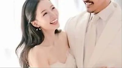 KCM、15年ぶりの結婚式へ。美しい妻とのウェディングフォトを公開