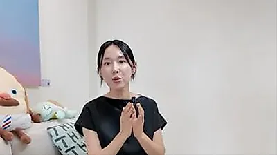 Lee Ji Hye bối rối trước hàng loạt câu hỏi 'có phải mang thai con thứ ba' do bụng hơi nhô…