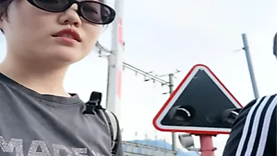 AKMU's Lee Su-hyun shares special bond with Kim Min-guk in Switzerland