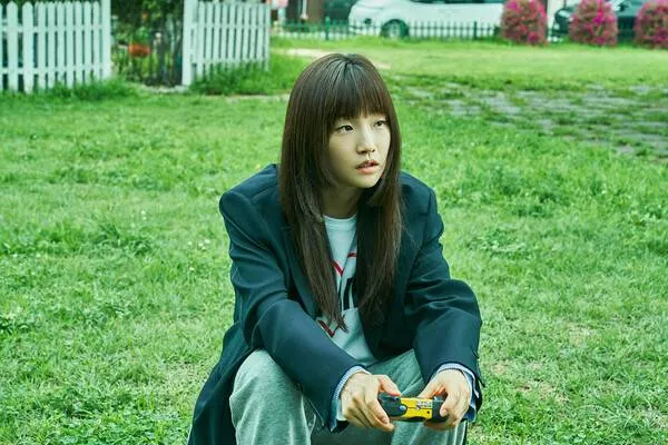 Park So-dam to Play a Cold-Blooded Avenger and Refreshing Character in 'Gyeongju Trip'