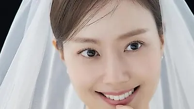 Moon Chae-won Shares Philosophical Message via SNS Following Wedding