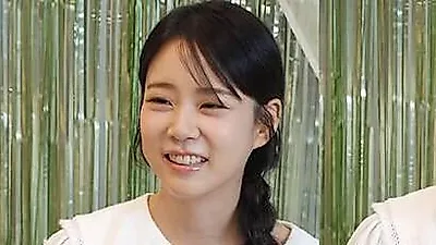 Han Seung Yeon (Kara) khiến fan lo lắng vì hiện tượng run tay