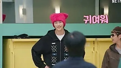 Byeon Woo-seok gây ấn tượng với chiều cao 190.3cm và tỷ lệ cơ thể cực phẩm