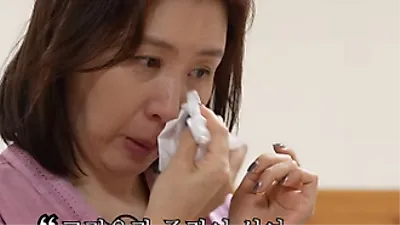 Kim Sung-kyung weeps over Taegukgi drawn over Japanese flag