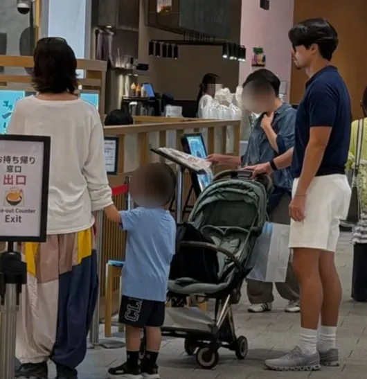 Con trai của Hyun Bin và Son Ye-jin bị nhầm là sản phẩm AI do ngoại hình quá hoàn hảo tại Tokyo