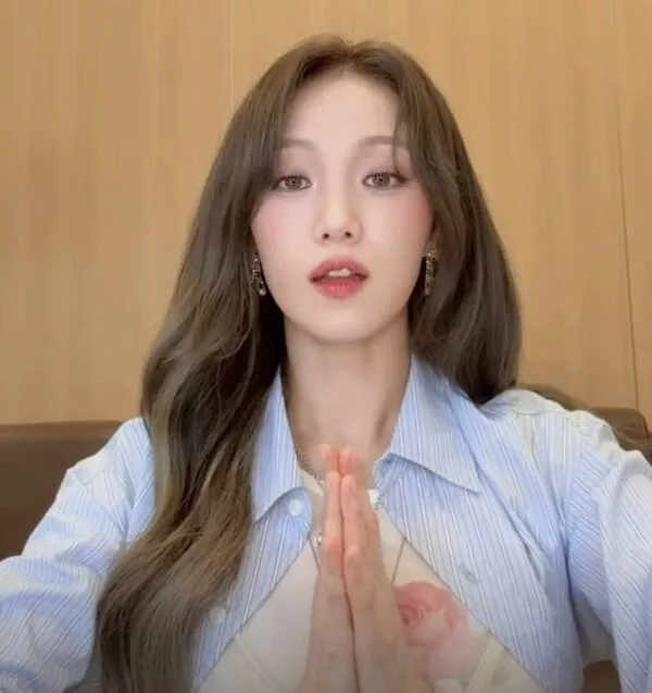 Lee Sung-kyung Praises BTS's World Cup Final Halftime Show, Calling It "Awesome"