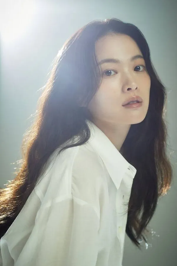 Chun Woo-hee's Autumnal Gaze: A Thousand Faces of Alluring Beauty