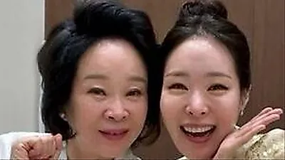 Mi Ja xúc động trước cảnh mẹ Jeon Seong Ae ngủ thiếp đi vì kiệt sức
