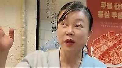 Choi Hwa-jung recalls mother's funeral: 'She wore a white silk gown instead of a shroud'