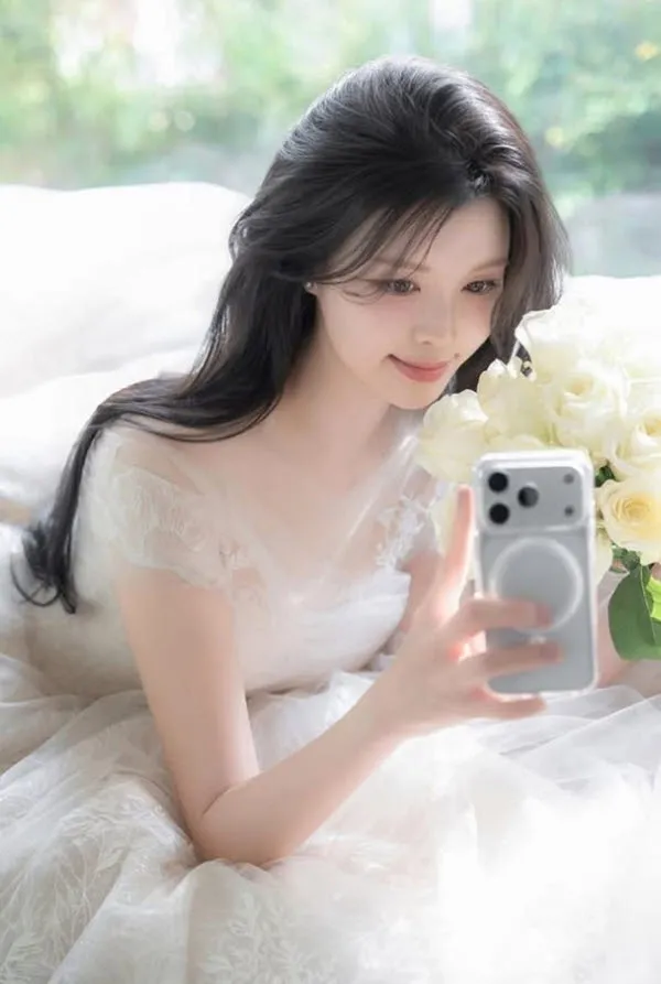 Soi Gugudan kết hôn vào tháng 8, Kang Mina và Mimi gửi lời chúc mừng