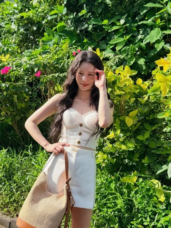 Lim Ji-yeon khoe dáng bikini nóng bỏng tại Bali