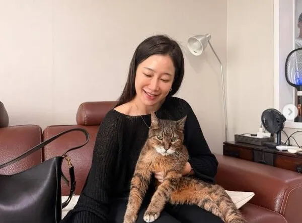 'Surprise Girl' Kim Ha-young: 'My companion cat of 17 years has been suffering from dementia for 5 years'