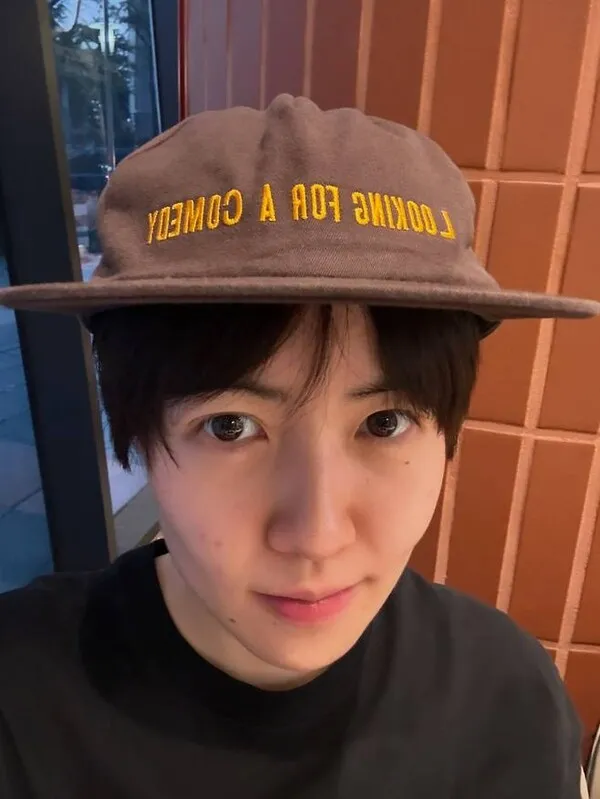 Shim Eun-kyung's refreshing summer look with a short haircut and white shirt