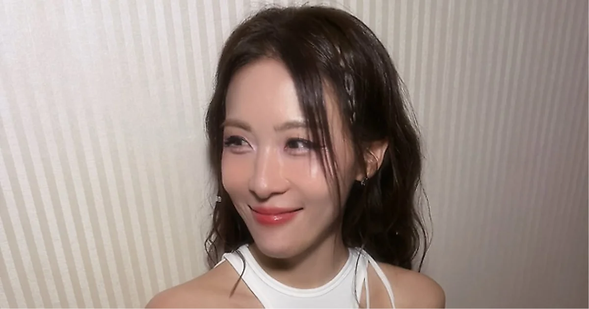 Ha Ji-won stuns in Japan with bold Y2K transformation