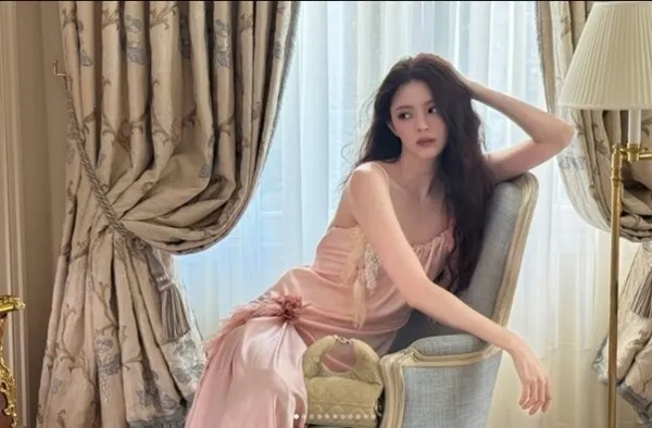 Han So-hee thu hút mọi ánh nhìn tại Paris với phong cách từ quyến rũ đến Haute Couture