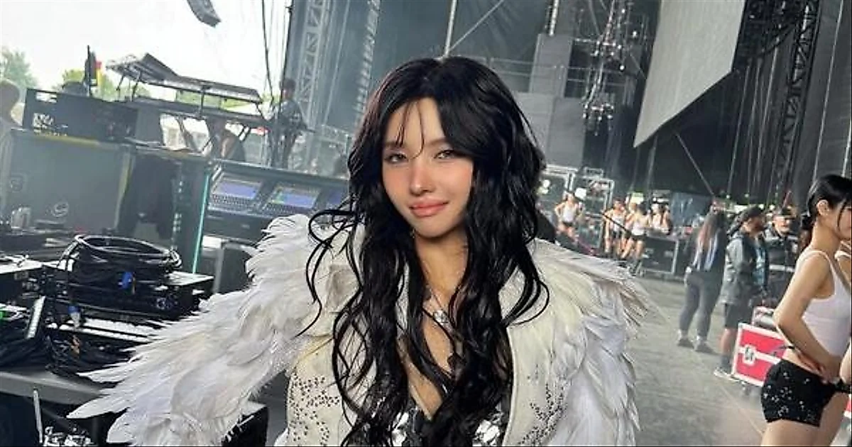 (G)I-DLE ソヨン、ローラパルジャでの大胆なステージ衣装を公開