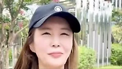 Jang Young-ran đạt vị trí số 1 trực tuyến ngay ngày đầu ra mắt thương hiệu mỹ phẩm