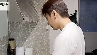 Comedian Lee Jung-soo Gives Up Career for Wife to Become Full-Time Househusband