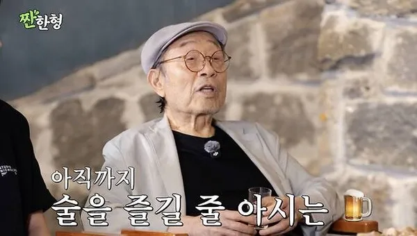 90-Year-Old Shin Goo, Battling Heart Failure: "I'm Happiest When I Walk Through the Door of a Bar"