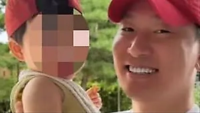 Rhymer nở nụ cười ấm áp khi bế con trai Han Dong-geun