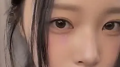 パク・ソングァン妻のイ・ソルイ、肌の施術後に「顔が核爆弾級」に…ありのままの日常を公開