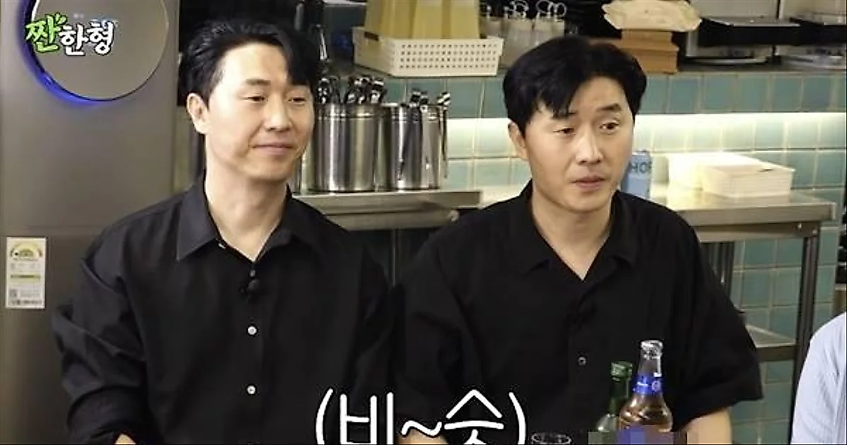 Lee Sang-min gets surprise back hug from twin brother's girlfriend