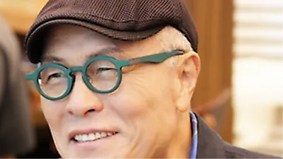 ホ・ヨンマン、転倒で集中治療室へ。病床でも綴り続ける50余冊の漫画日記