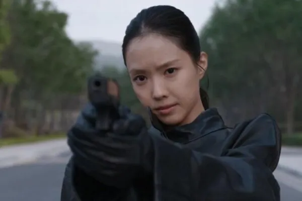 Son Na-eun hóa thân thành 'Trưởng phòng Kim' đầy quyền lực