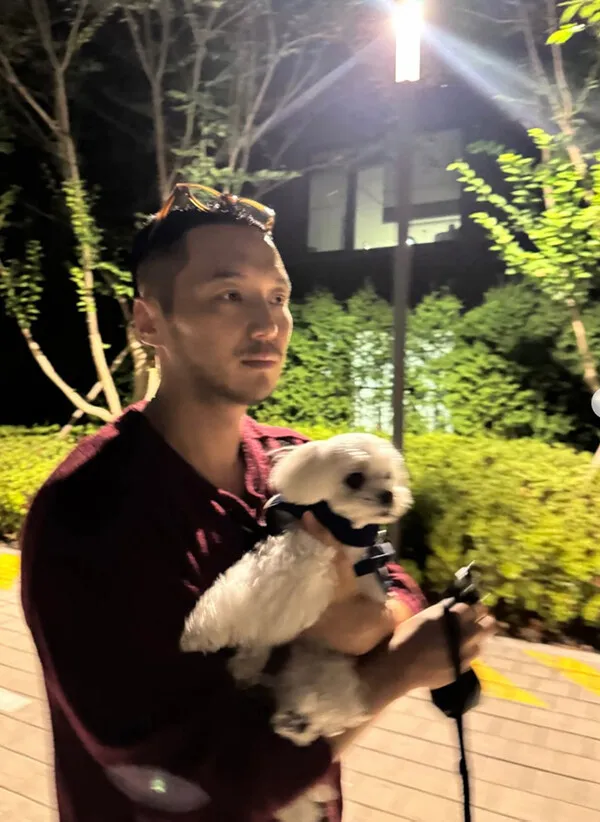 ビョン・ヨハン、エレベーターで目撃されたティファニー・ヨンとの甘い日常