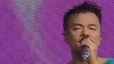 パク・ジニョン、大胆なメッシュ衣装で「ウォーターボム」を圧倒－54歳とは思えぬ肉体美