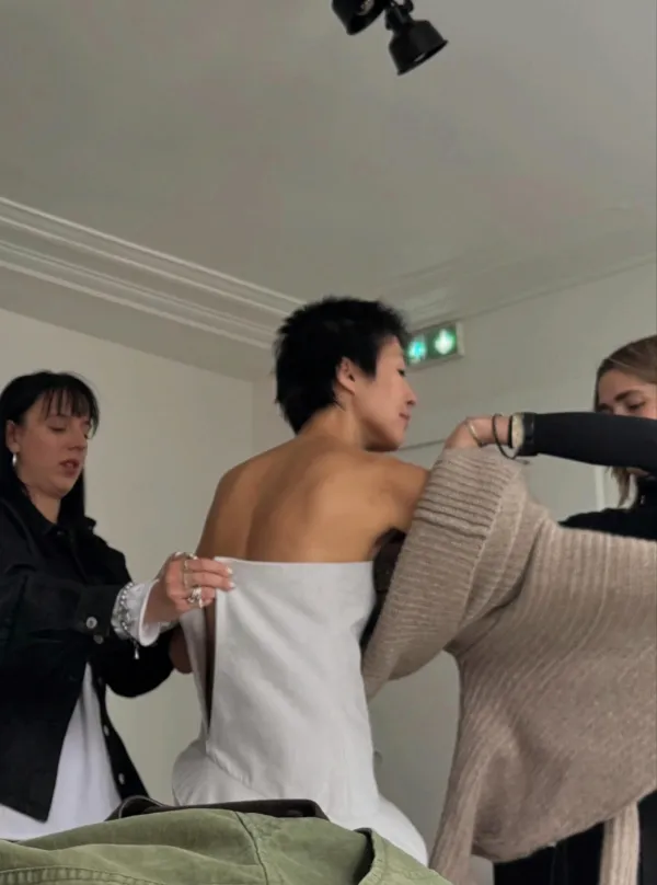 ホン・ジンギョン、180cm・50kgの衝撃的な美ボディ!デビュー33年経っても変わらぬモデル級スタイル