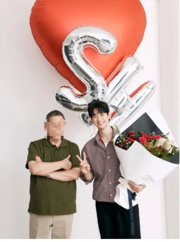 Kim Soo-hyun tiếp tục hoạt động chính thức sau 1 năm 4 tháng vượt qua tranh cãi với cố Kim Sae-ron