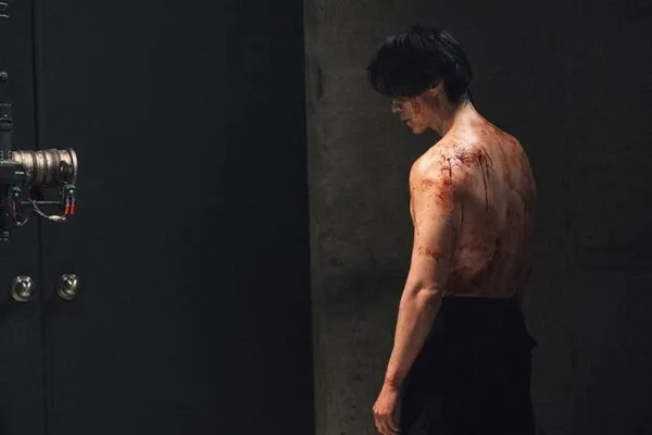 Lee Dong Wook nổ súng trong máu - Những pha hành động kịch tính trong 'A Shop for Killers 2'