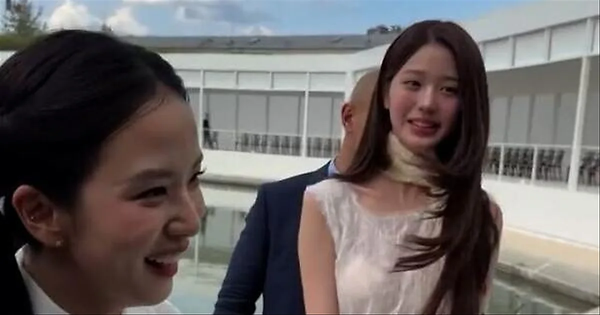 Jang Won Young và Jisoo gây chú ý tại show diễn của Dior