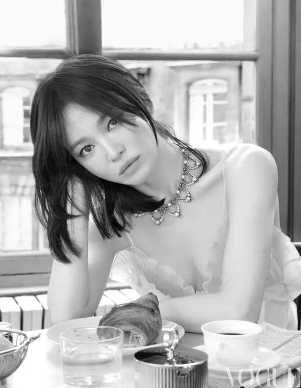 Song Hye-kyo khoe dáng cực phẩm, quên luôn tuổi tác ở tuổi 44