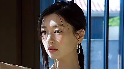 Jung So-min khoe vẻ đẹp thanh lịch giữa thiên nhiên Okinawa