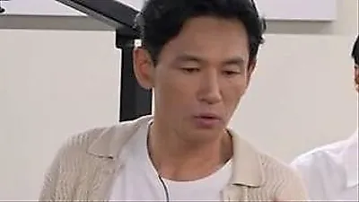 Hwang Jung-min shines on 'Unexpected Meeting' amid stalking trial