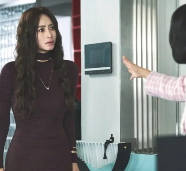 Kim Hye-soo ở tuổi 55 với vòng eo con kiến khiến fan ngỡ ngàng: 'Đây có phải là thật không?'
