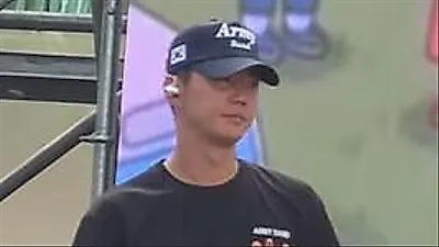 イ・ジュニョン、軍楽隊の制服姿でダンス披露！軍隊向きの素質にファン歓喜