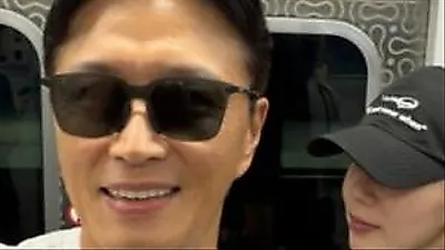 結婚11年目のチン・テヒョン♥パク・シウン、飾らない地下鉄デートを公開