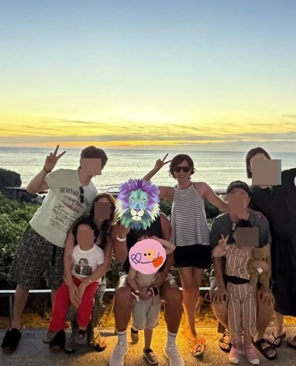 Son Ye-jin và Hyun Bin tận hưởng chuyến du lịch gia đình ngày thứ 4: Tại sao gương mặt con trai lại được che kín?