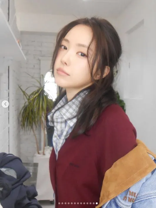 Son Nae-eun vắng mặt tại đám cưới Yoon Bo-mi (Apink), cô ấy đã đi đâu?