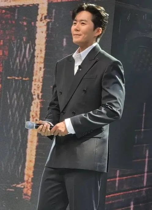 歌手イル、飲酒運転論争を経て4年ぶりにステージ復帰…「慎重で緊張した」