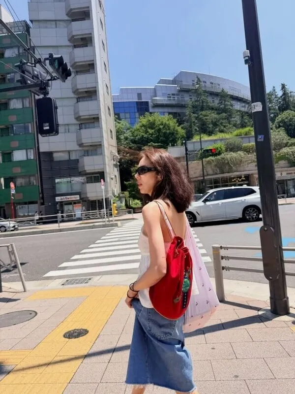 ソン・ダンビ、日本旅行中に「イライラするけど笑わなきゃ」と心境を吐露