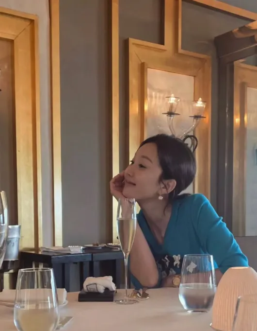 Yeom Jung-ah enjoys sweet public date with hospital director husband after 20 years